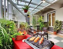 White Castle  (Boutique Apartment Hotel)