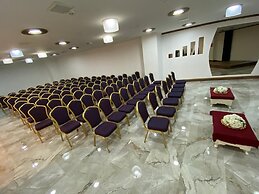 Yucel Hotel
