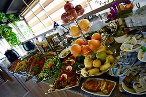 Yucel Hotel