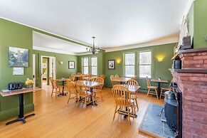 Dominion Hill Country Inn