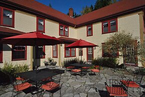 Dominion Hill Country Inn