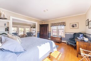 Dominion Hill Country Inn