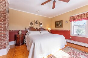 Dominion Hill Country Inn