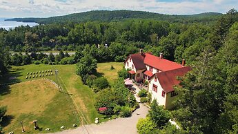 Dominion Hill Country Inn