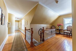 Dominion Hill Country Inn