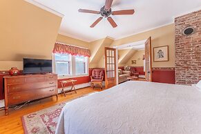Dominion Hill Country Inn