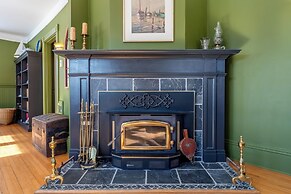 Dominion Hill Country Inn