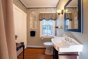 Dominion Hill Country Inn
