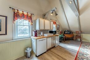 Dominion Hill Country Inn