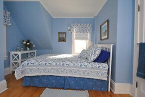 Dominion Hill Country Inn