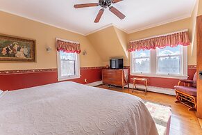 Dominion Hill Country Inn