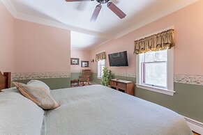 Dominion Hill Country Inn
