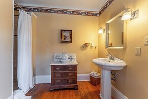 Dominion Hill Country Inn