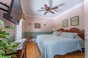 Dominion Hill Country Inn