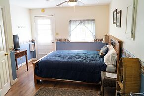 Dominion Hill Country Inn