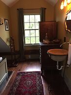 Judson Heath Colonial Inn