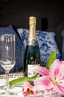 Oscars Private Spa Villa - Adults Only