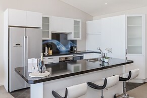 Luxury 3BR Waterfront Penthouse