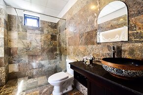 OYO 473 Suburban Villa