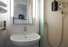B&B HOTEL AIX EN PROVENCE Pont de l'Arc