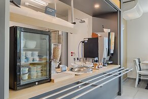 B&B HOTEL AIX EN PROVENCE Pont de l'Arc