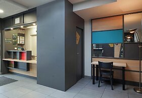 B&B HOTEL AIX EN PROVENCE Pont de l'Arc