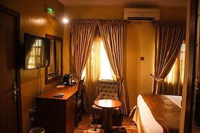 Banex Hotel and Suites