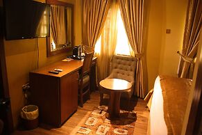 Banex Hotel and Suites