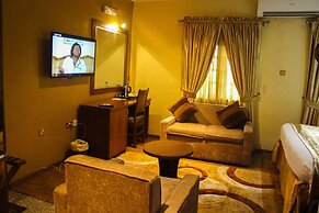 Banex Hotel and Suites