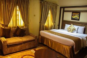 Banex Hotel and Suites