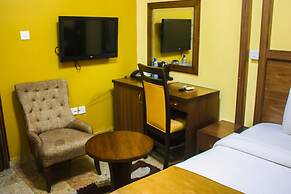 Banex Hotel and Suites