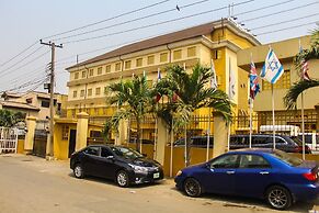 Banex Hotel and Suites