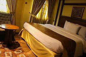 Banex Hotel and Suites