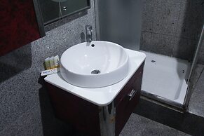 Banex Hotel and Suites