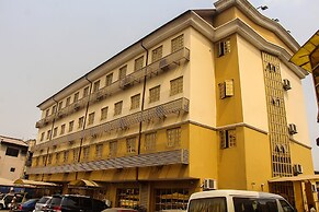 Banex Hotel and Suites