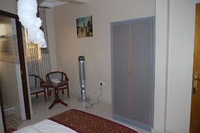 Rosaline Suites Hotel