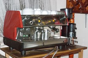 Rosaline Suites Hotel