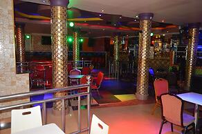 Super Paradise Hotel