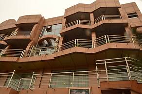 Super Paradise Hotel