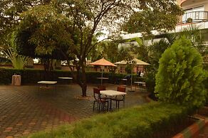 Super Paradise Hotel