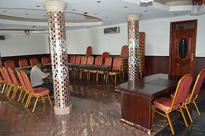 Super Paradise Hotel