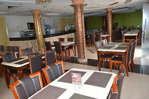 Super Paradise Hotel