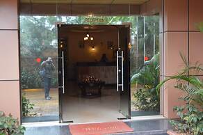 Super Paradise Hotel