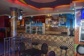 Super Paradise Hotel