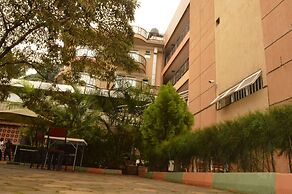 Super Paradise Hotel