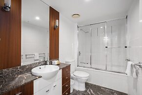 Chevron Renaissance - HR Surfers Paradise