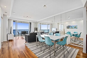 Chevron Renaissance - HR Surfers Paradise