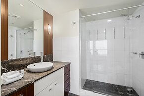Chevron Renaissance - HR Surfers Paradise