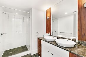 Chevron Renaissance - HR Surfers Paradise