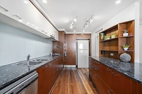 Chevron Renaissance - HR Surfers Paradise